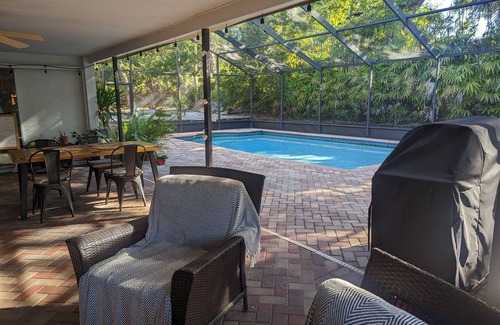 South Sarasota Casa | Close to beach and downtown - large caged pool