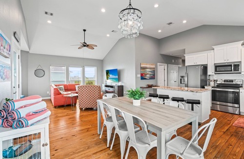 Indian Beach Casa | Close to Beach / Clean / Outdoor Bar / Pet Friendly