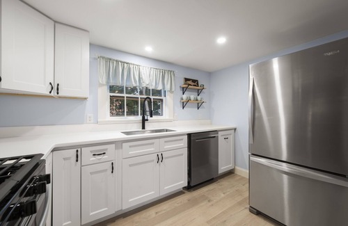 West Chatham Cabaña | Close to Beach Renovated Dog Friendly Cape Cottage