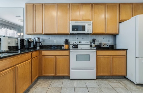 Keys Of Marsh Harbor Casa | Close to Beach, Shopping & Jungle Jim! Community Pool & Tennis! 2 Primary Suites!