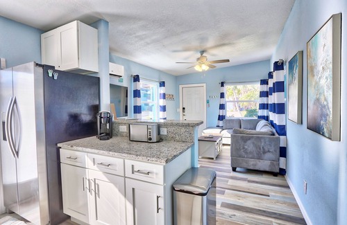 Capri Isle Casa | 🌴 Close To Beach ☀ Shore Thing Duplex 🐬 Easy Island Access