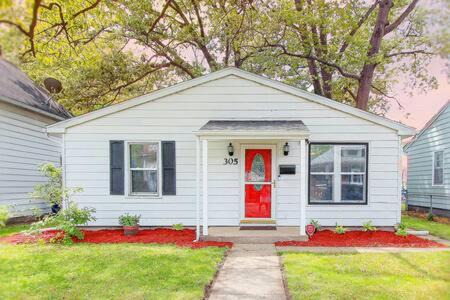 Michigan City Casa | Close to Beach, W&D, Pet friendly, Dunes, Casino