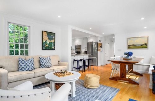 Wianno Casa | Close to beautiful Dowses beach, central AC, and pet friendly!