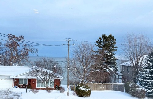 Meaford Casa | Close to Blue Mountain Sleeps 8+