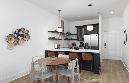 Cleveland Park Casa | Close to Broadway + Walkable Area - 4 Bed, 2 Bedrm