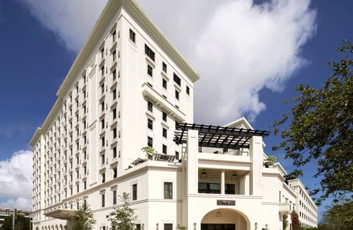 Coral Gables Casa | Close to Coconut Grove! 4 Relaxing Units, Onsite Parking! Pets are Allowed!