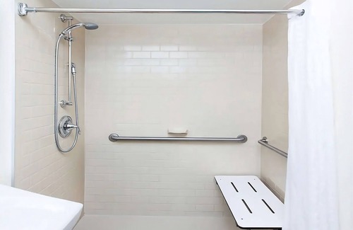 Ashley Oaks Hotel | Close to Concord Park! Pet-friendly Suite with Private Kitchen! Parking, Gazebo!