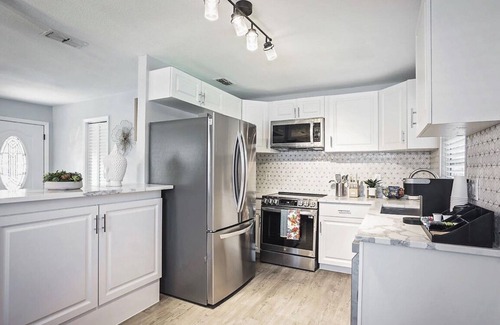 Plant City Casa | Close to Disney Spring ,Tampa, dinosaur world, Legoland ,EPCOT