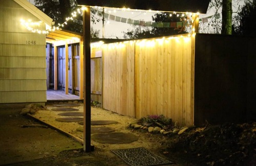 West Eugene Apartamento | Close to Downtown! Arty & Cozy. Comfortable bed.