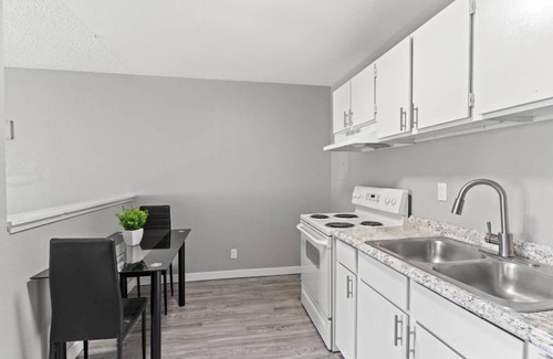 Sunrise Manor Apartamento | CLOSE TO DOWNTOWN & EASY ACCESS TO THE FREEWAY, STOP BY TODAY & ENJOY YOUR STAY.
