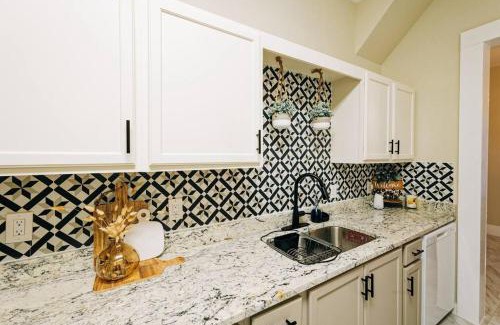 Riverside Casa | Close to Downtown San Antonio,TX with private backyard and firepit