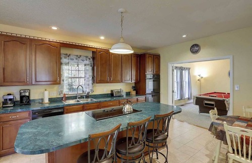 Barnardsville Casa | 15 MINUTOS AL CENTRO DE ASHEVILLE- DORMITORIOS 11-22, MAGNÍFICAS VISTAS, JACUZZI, CHIMENEA