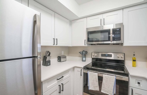 Cox Heights Apartamento | One-of-a-Kind Spot | Pool, Gym, Parking, Sleeps 8