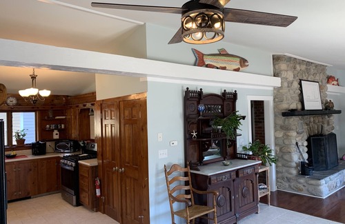 Spruce Head Casa | Close to everything and away from it all.