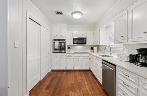Little Rock Casa | Close to Everything Dining Shopping & Hiking