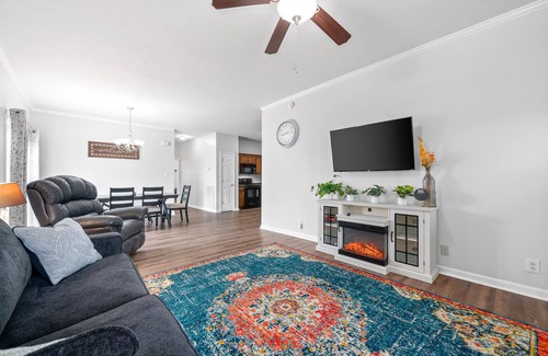 Clarksville Casa | Close to everything in Clarksville and Fort Campbell; Dog-friendly Townhome.