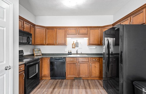 Clarksville Casa | Close to everything in Clarksville and Fort Campbell; Dog-friendly Townhome.