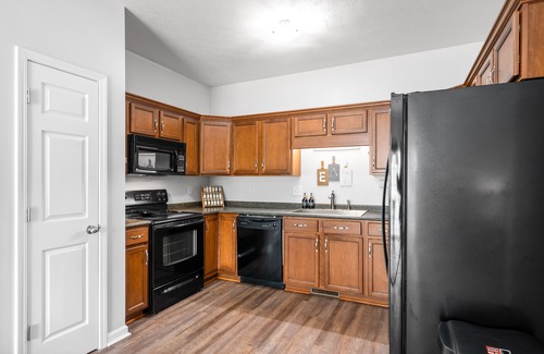 Clarksville Casa | Close to everything in Clarksville and Fort Campbell; Dog-friendly Townhome.