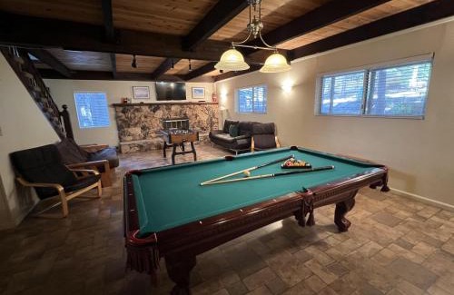 Pioneer Trail Casa | Close To Heaven With Hot Tub, Wet Bar Game Room