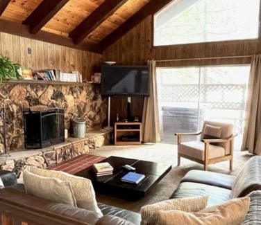 Pioneer Trail Casa | Close To Heaven With Hot Tub, Wet Bar Game Room