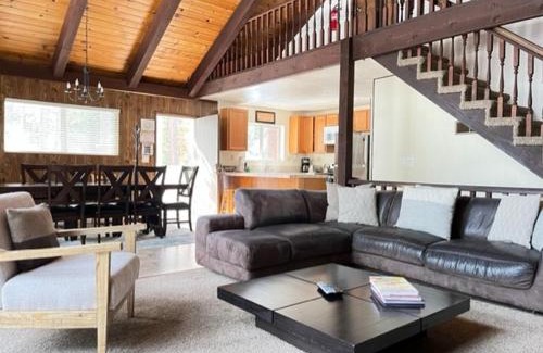 Pioneer Trail Casa | Close To Heaven With Hot Tub, Wet Bar Game Room