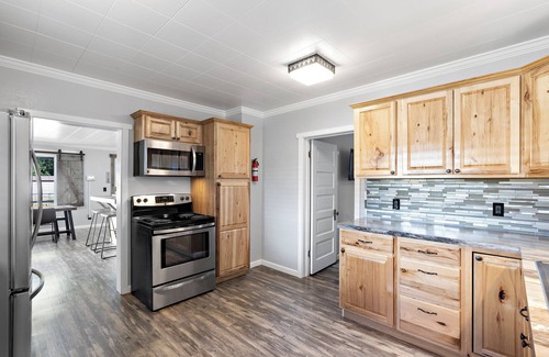 Wallace Casa | Close to Hiawatha Tr. and Skiing w/ HOT TUB