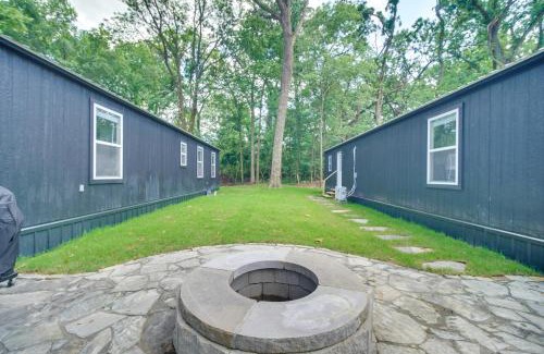 Grove Casa | Close to Lake Grove Cabin with Shared Fire Pit!