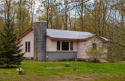 Carp Lake Casa | Close to Mackinaw City. Nestled in the woods, near the lakes and trails.