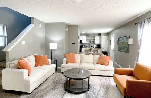 Noblesville Casa | Close to Mojo Up - Comfy King Beds - Water Views - Fire Pit - Outdoor Dining