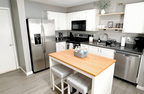 Noblesville Casa | Close to Mojo Up - Comfy King Beds - Water Views - Fire Pit - Outdoor Dining