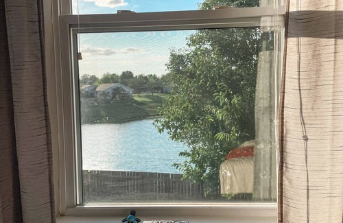 Noblesville Casa | Close to Mojo Up - Comfy King Beds - Water Views - Fire Pit - Outdoor Dining