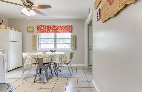 Norman Casa | Close to OU--TVs in every room--outdoor dining--wifi--W/D