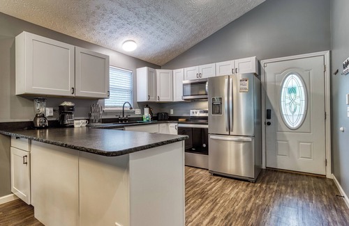 Pigeon Forge Chalet De Esquí | Close to Pigeon Forge and Dollywood One Story 2 bedroom dog Friendly