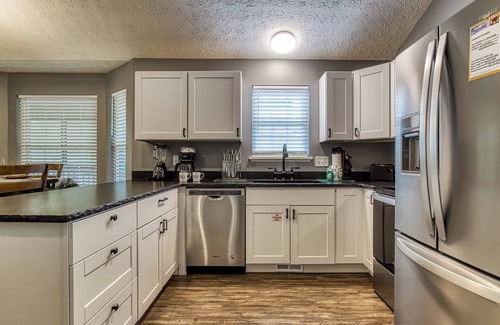Pigeon Forge Chalet De Esquí | Close to Pigeon Forge and Dollywood One Story 2 bedroom dog Friendly