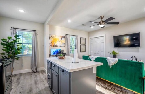 Greater East End Apartamento | Close to PNC Stadium | Smart Apt | King bed | WiFi!