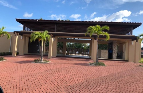 La Chorrera Casa | close to resorts shopping areas mall
