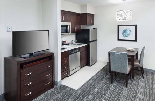 Renton Casa | Close to Seattle business, steps from family fun