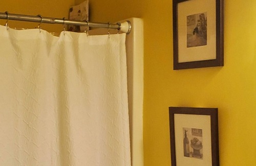 Hiram Casa | Close to Six Flags White Water theme park.