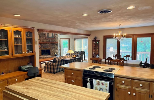 Huddleston Casa | Close to SML's favorite spots! Family friendly home with gorgeous views!