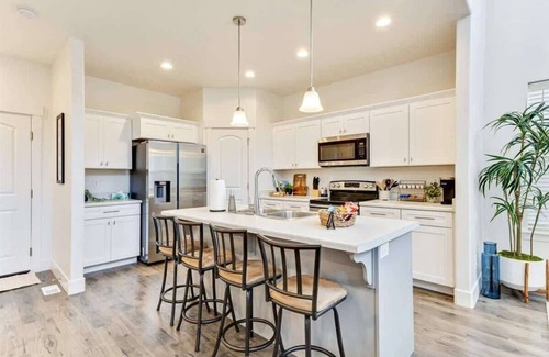 Lehi Casa | Close to Thanksgiving Point, Pet-Friendly!