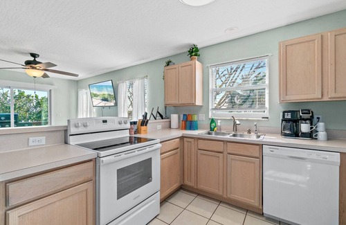 Indialantic Casa | Close to the Beach 3 BR 2 BA Relaxing Townhome - Dog Friendly