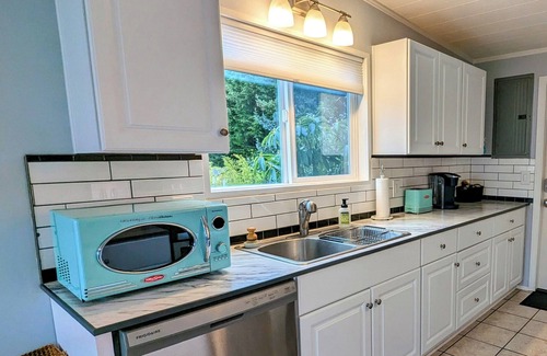Clinton Cabaña | Close to the beach and shops; fast wifi - as about flexible check in and outs!