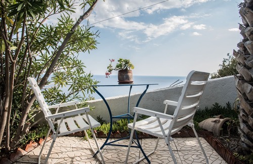 Myrtos Casa | Cerca de la playa, casa independiente con gran jardín y fantásticas vistas al mar.