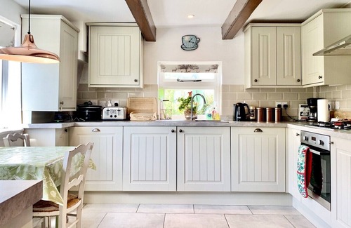 Icklesham Cabaña | Close to the beach and to historic Rye - delightful 3 bed Cottage & garden