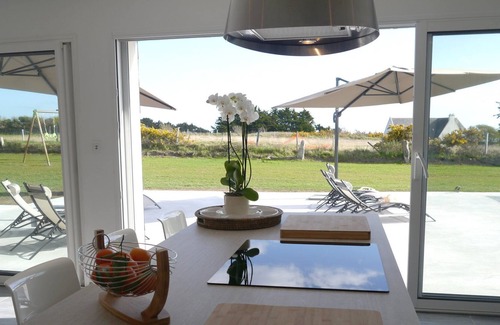 Tregunc Villa | Cerca de la playa, casa moderna con gran piscina y vistas al mar + wifi