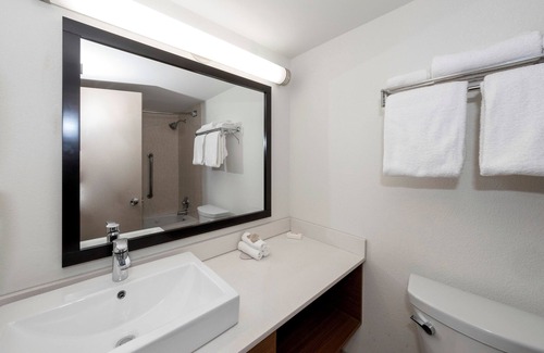 Carteret Hotel | Close To The Heart of Staten Island! Free Parking and Pet-friendly Property!