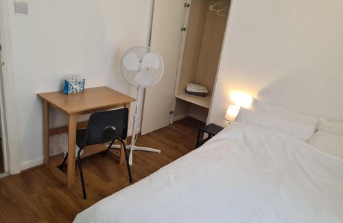 East Walworth Casa | Close To Tower Bridge Central London - 4 Bedroom House - 3 Bathrooms - Free Parking 3 Cars - Sleep 9