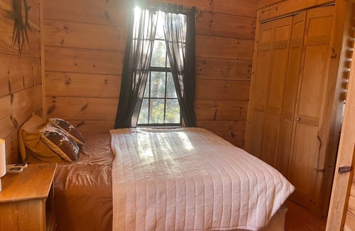 Franklin Cabina | Close to town, easy to get to, internet, cell reception - Flying Pig Cabin