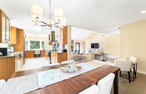 Fayetteville Casa | Close to Trilith & Airport! Fenced yard! Walk to shops!