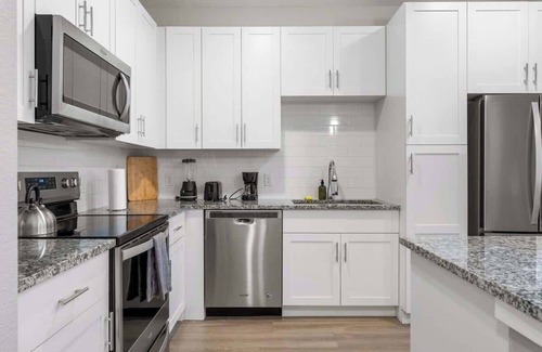 Southeast Orlando Apartamento | Close to Universal King Suite, Pet-Friendly Stay
